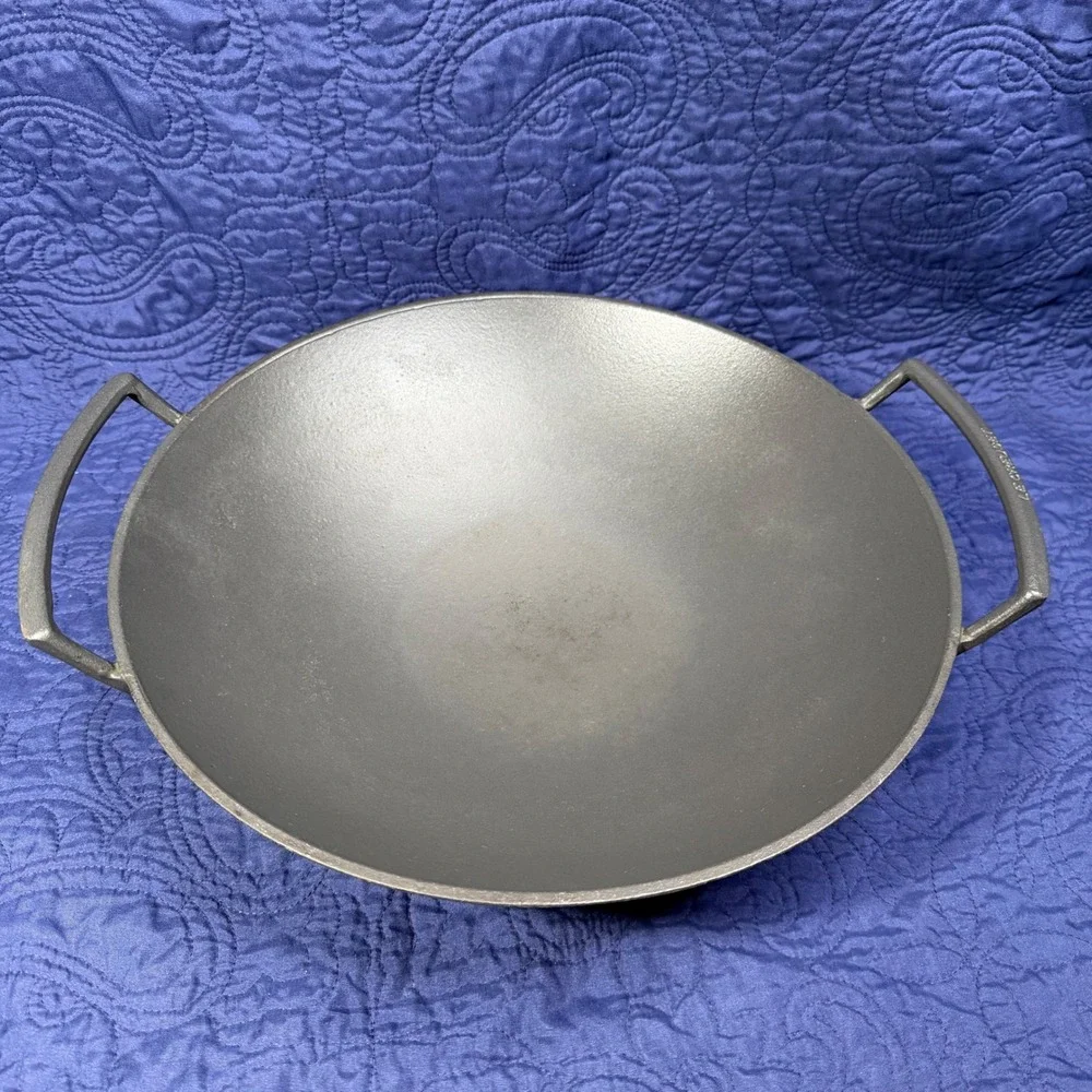 Le Creuset Cast Iron Wok 14.25 Inch Gray Matte Black Enamel Dual Handle Pan